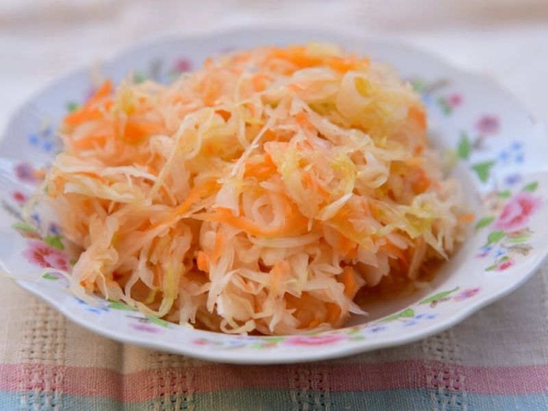 Выведение пятен с ковра квашеной капустой